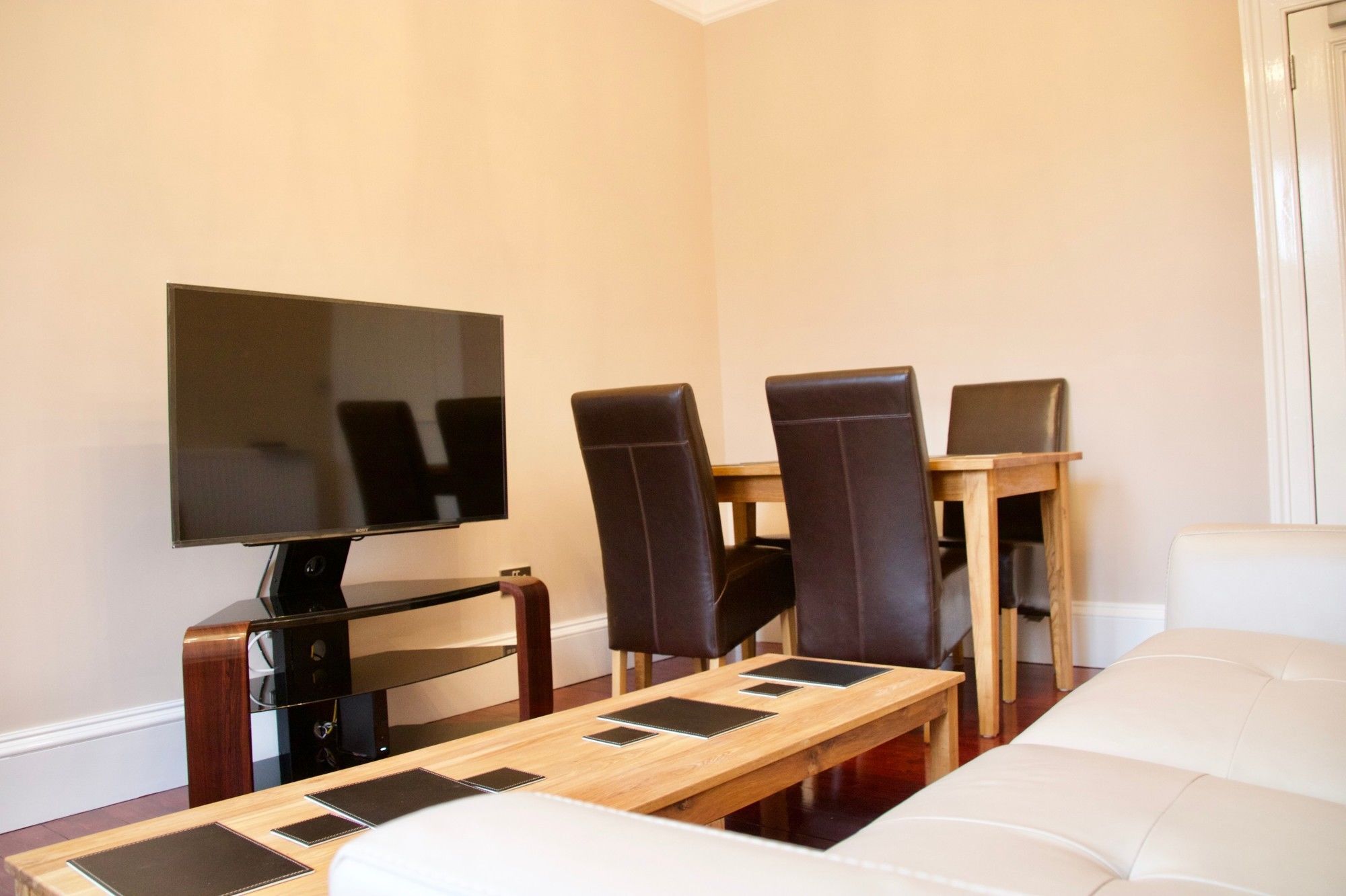 2 Bedroom Flat Off Leith Walk Accommodates 7 Edimburgo Exterior foto